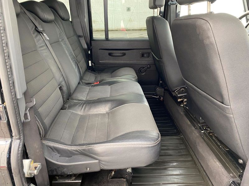 Land Rover Defender • 2009 • 86,700 km 5