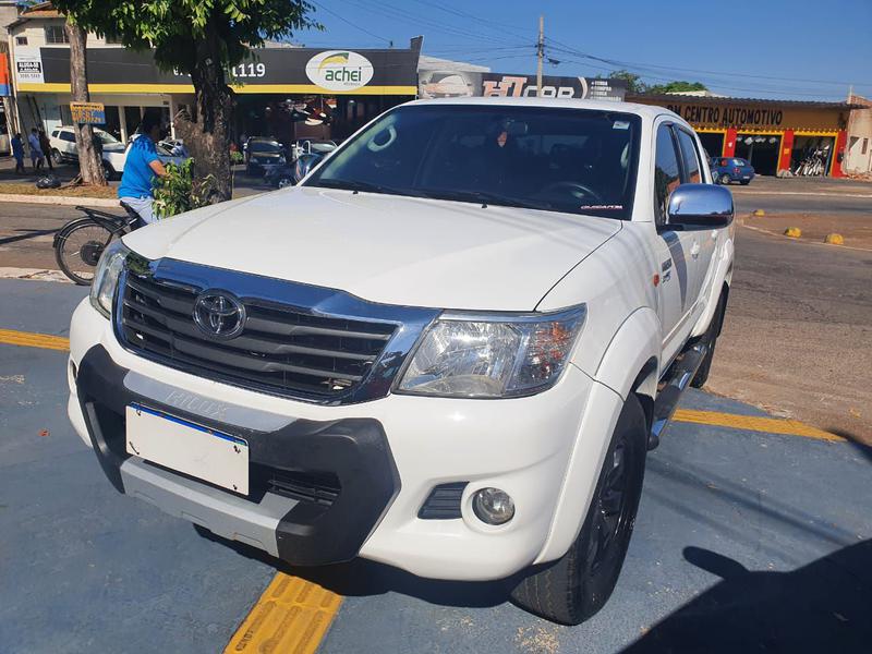 Toyota Hilux • 2015 • 90,000 km 3