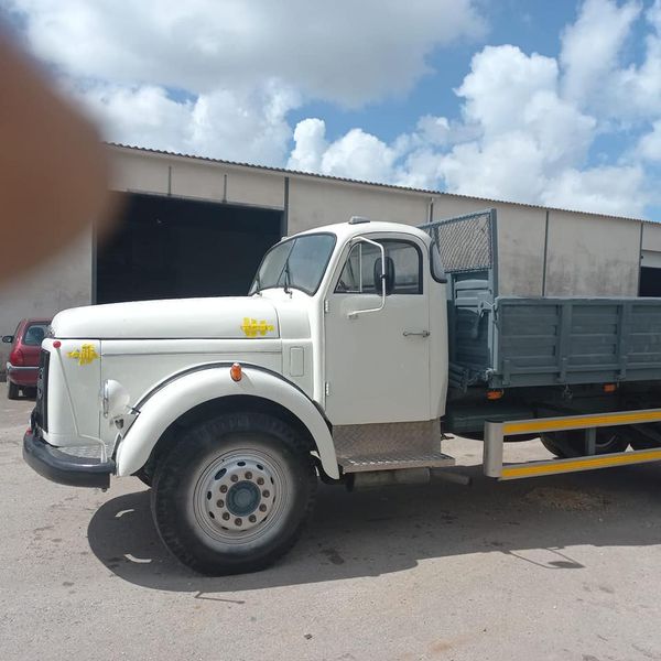 Volvo 460 • 1998 • 60,000 km 2