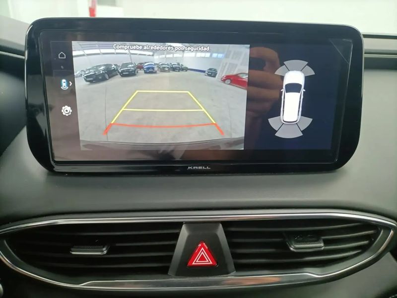 Hyundai Santa Fe • 2024 • 23,860 km 8