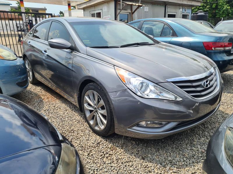 Hyundai Sonata • 2011 • 79,052 km 3