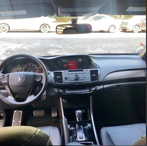 Honda Accord • 2017 • 82,000 km 4