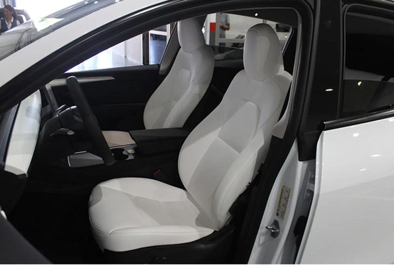 Tesla Model Y • 2023 • 18,300 km 4