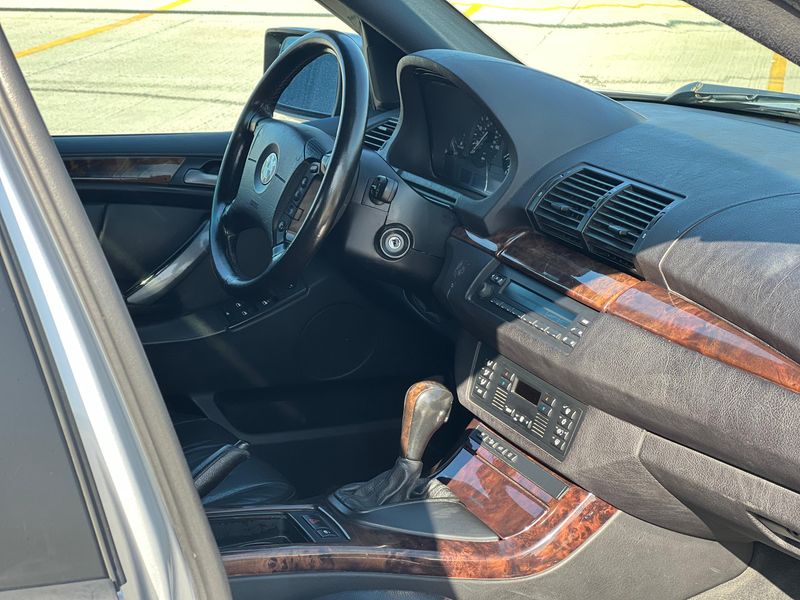 BMW X5 • 2004 • 338,000 km 8