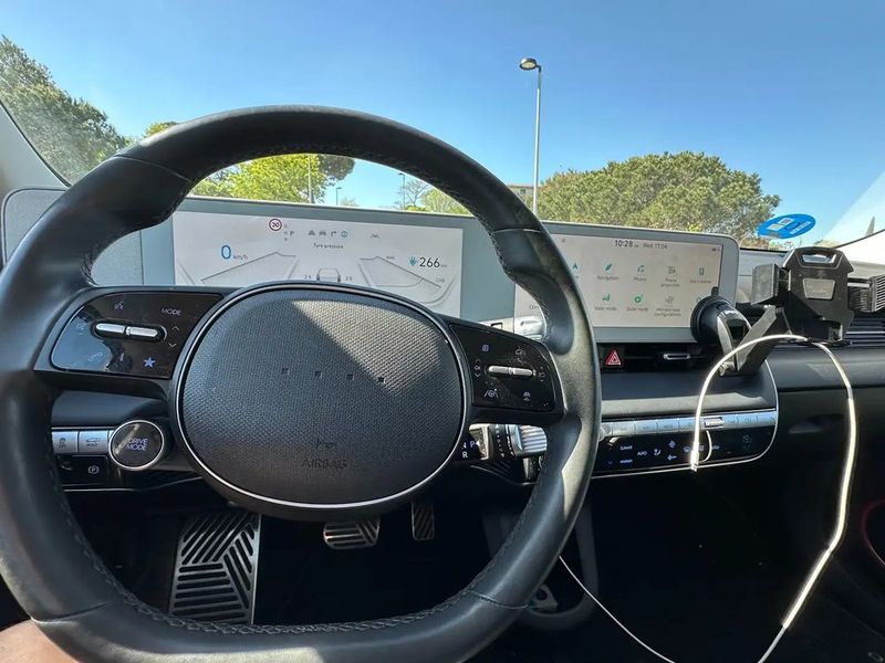 Hyundai Ioniq Electric • 2022 • 42,200 km 23