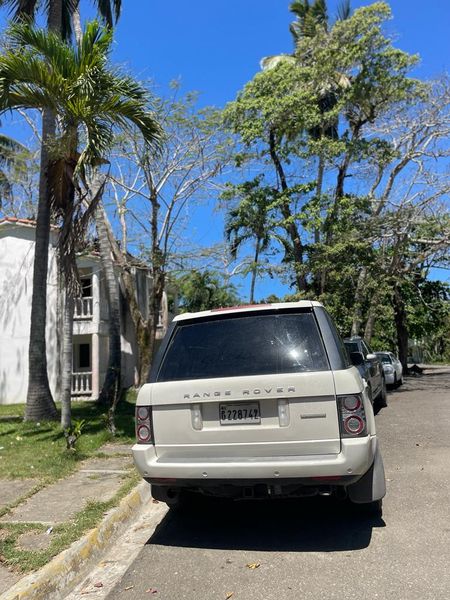 Land Rover Range Rover • 2011 • 154,000 km 3