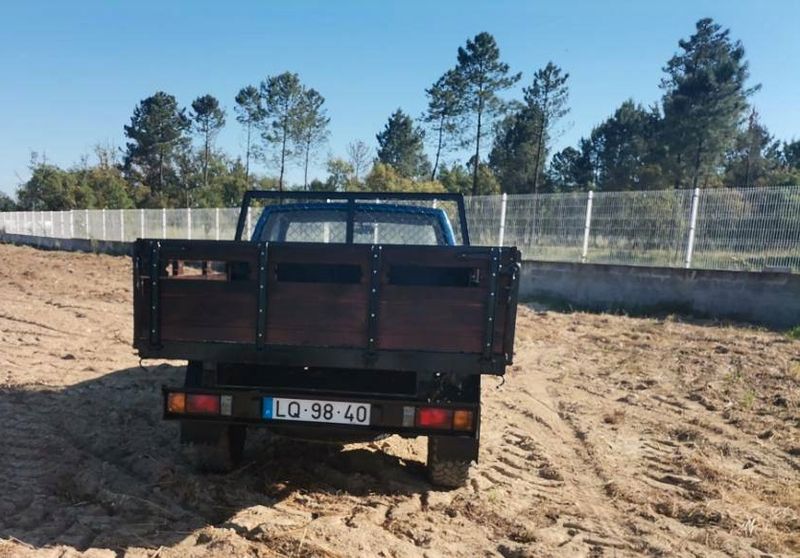 Nissan Pickup • 1988 • 190,000 km 4