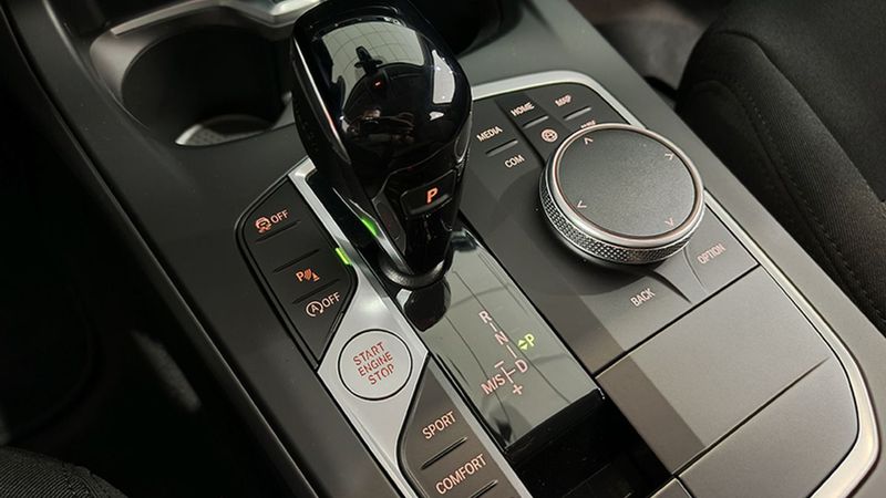 BMW 1 Series • 2024 • 2,600 km 4