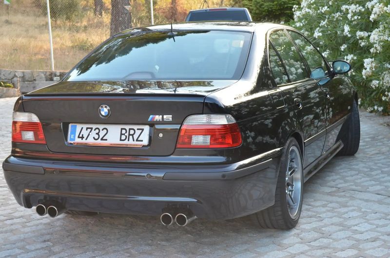 BMW M5 • 2002 • 152,000 km 2