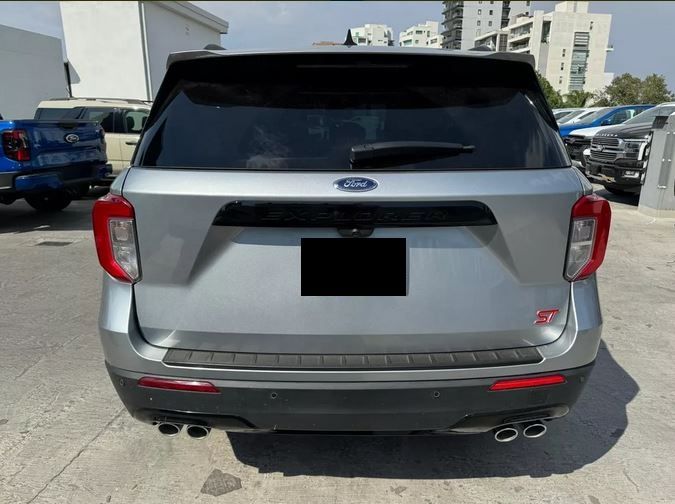 Ford Explorer • 2023 • 26,000 km 4