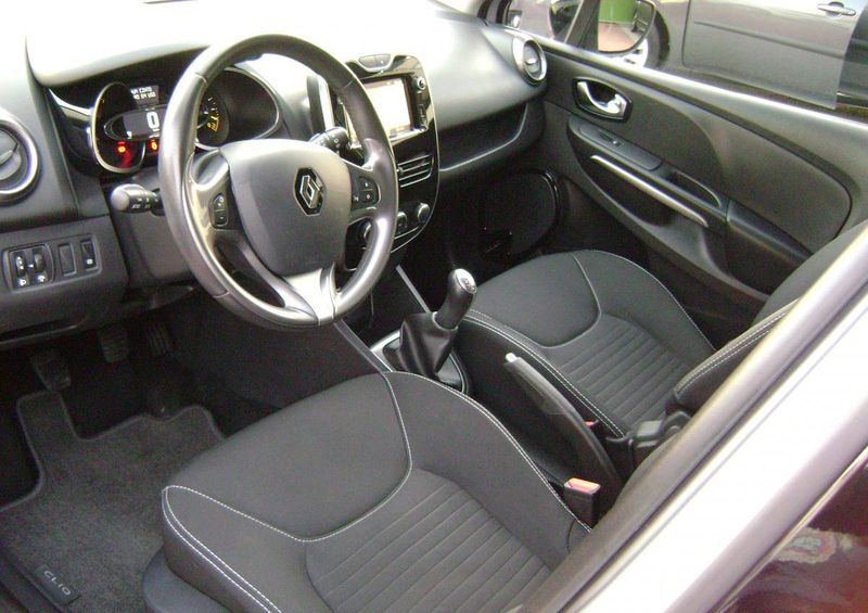Renault Clio • 2016 • 100,000 km 3