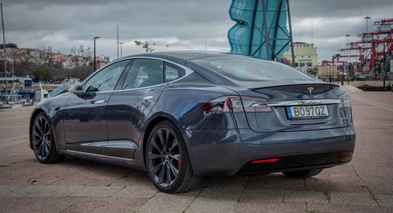 Tesla Model S • 2020 • 70,000 km 5