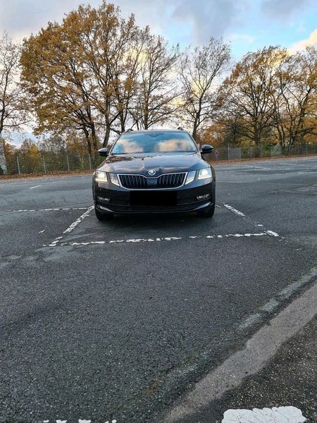Škoda Octavia Combi • 2019 • 76,800 km 4