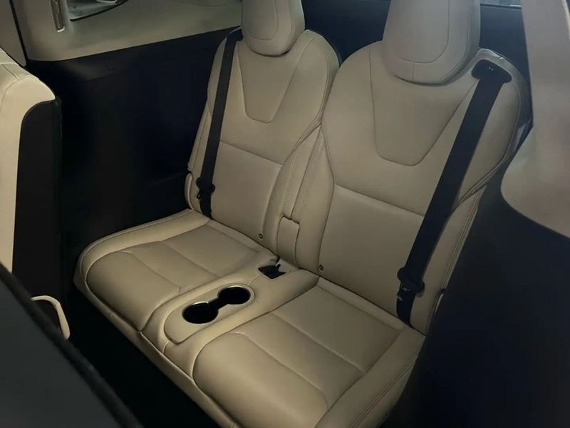 Tesla Model X • 2018 • 95,000 km 6