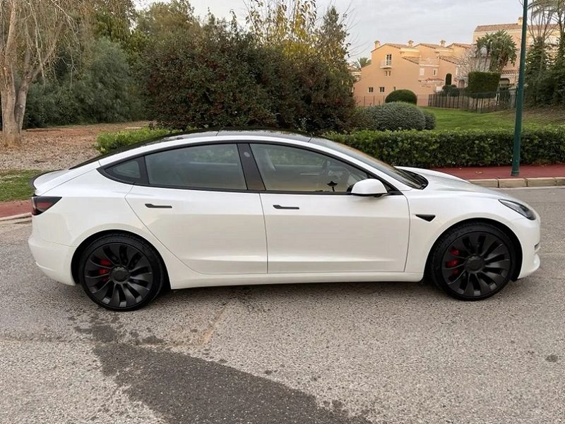 Tesla Model 3 • 2021 • 116,790 km 10