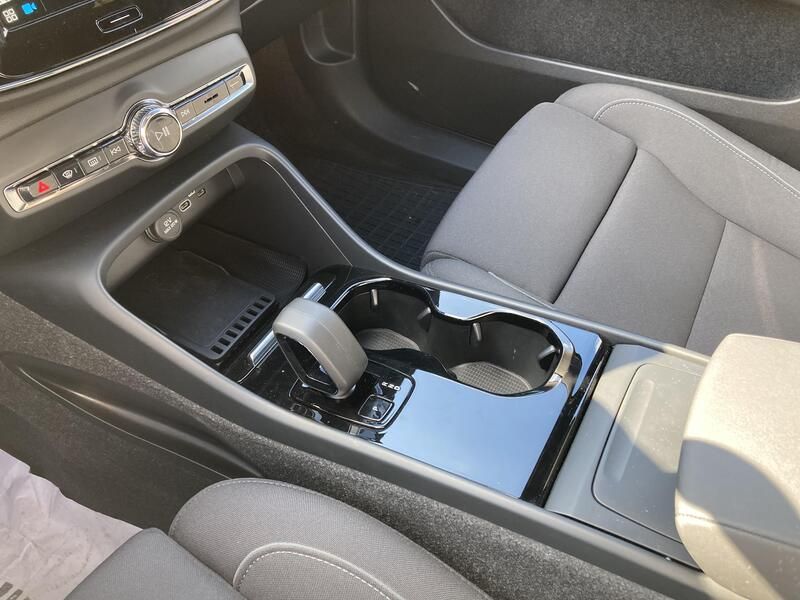 Volvo XC40 • 2023 • 16,708 km 16