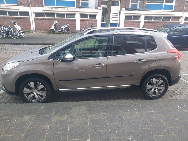 Peugeot 2008 • 2014 • 63,600 km 12