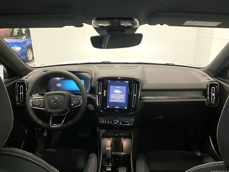 Volvo XC40 • 2022 • 2,500 km 5