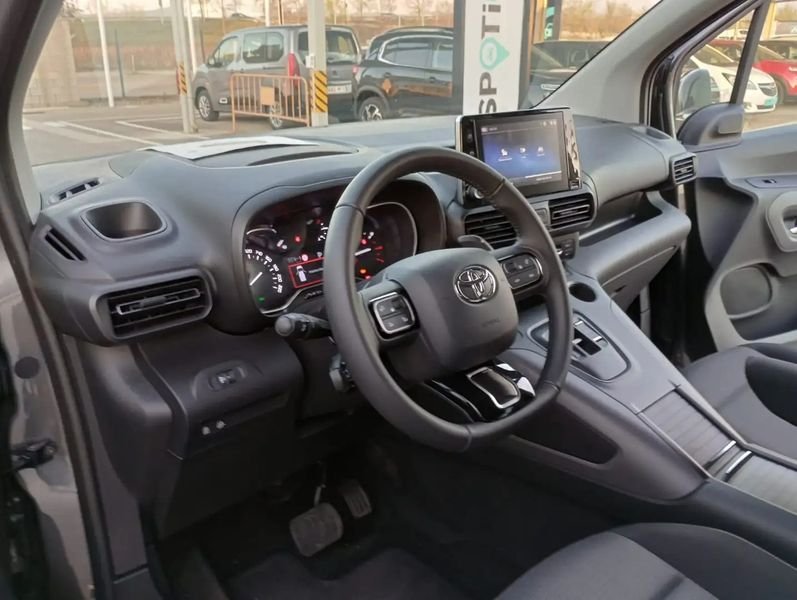 Toyota Prius • 2022 • 15,000 km 5