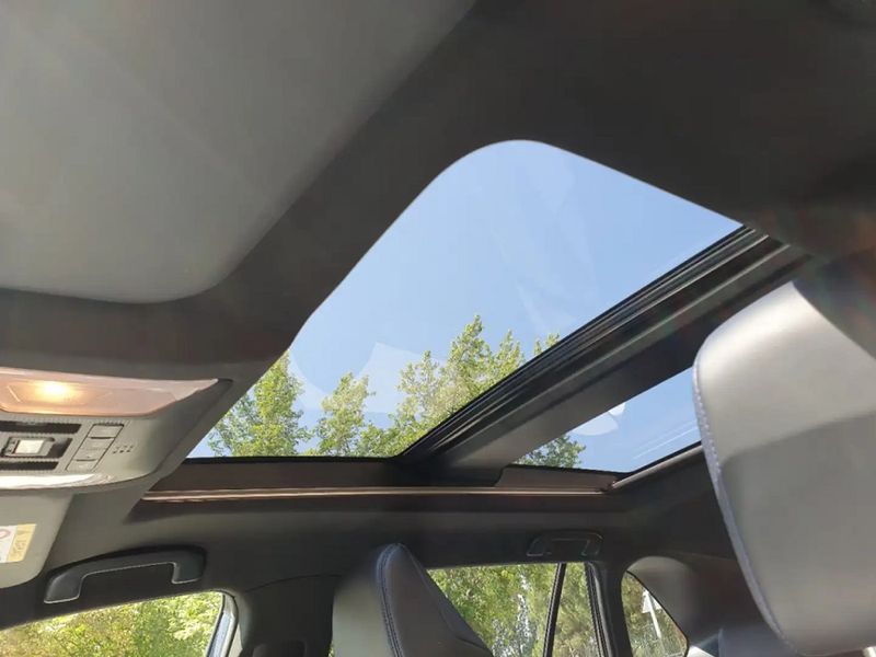 Toyota RAV4 • 2019 • 50,000 km 10