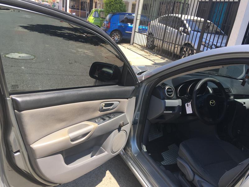 Mazda 3 • 2008 • 165,000 km 10