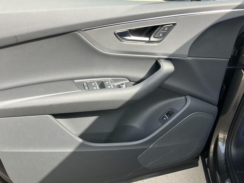 Audi Q7 • 2024 • 12,743 km 10