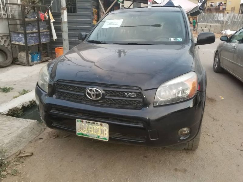 Toyota 4-Runner • 2007 • 78,800 km 2