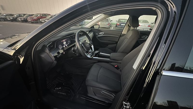 Audi e-tron • 2021 • 28,000 km 3