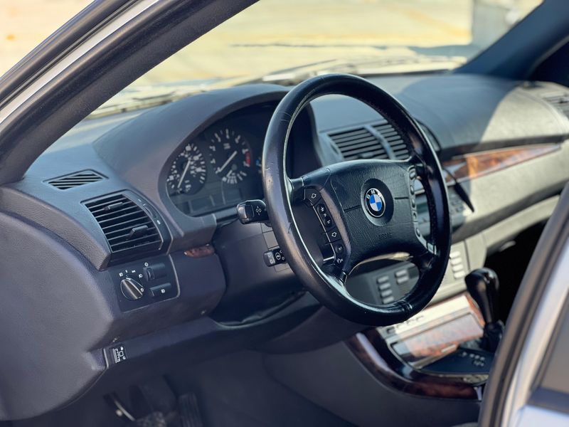 BMW X5 • 2004 • 338,000 km 11