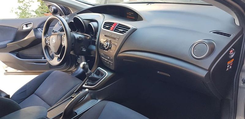 Honda Civic • 2014 • 156,000 km 4
