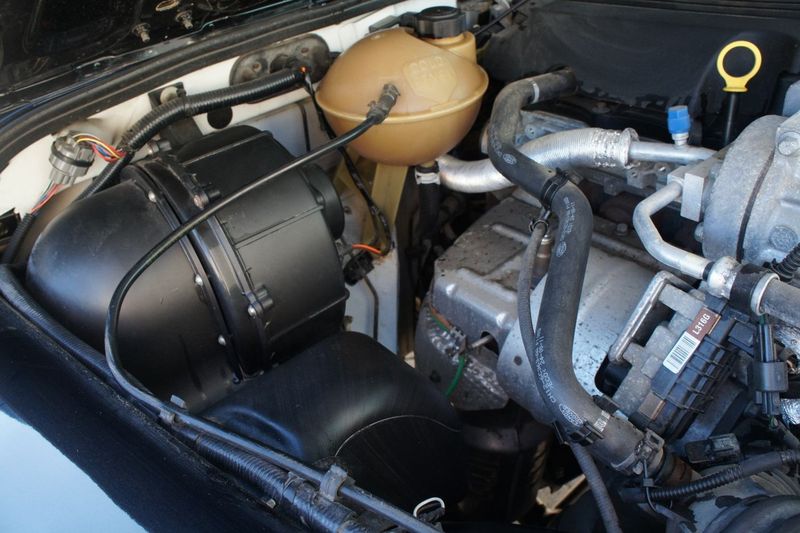 Land Rover Defender • 2012 • 80,000 km 23