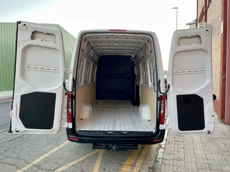 Mercedes-Benz Sprinter • 2019 • 82,200 km 9
