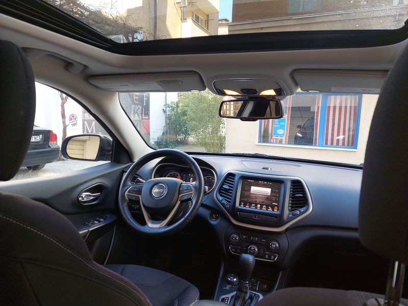 Jeep Cherokee • 2016 • 235,000 km 5