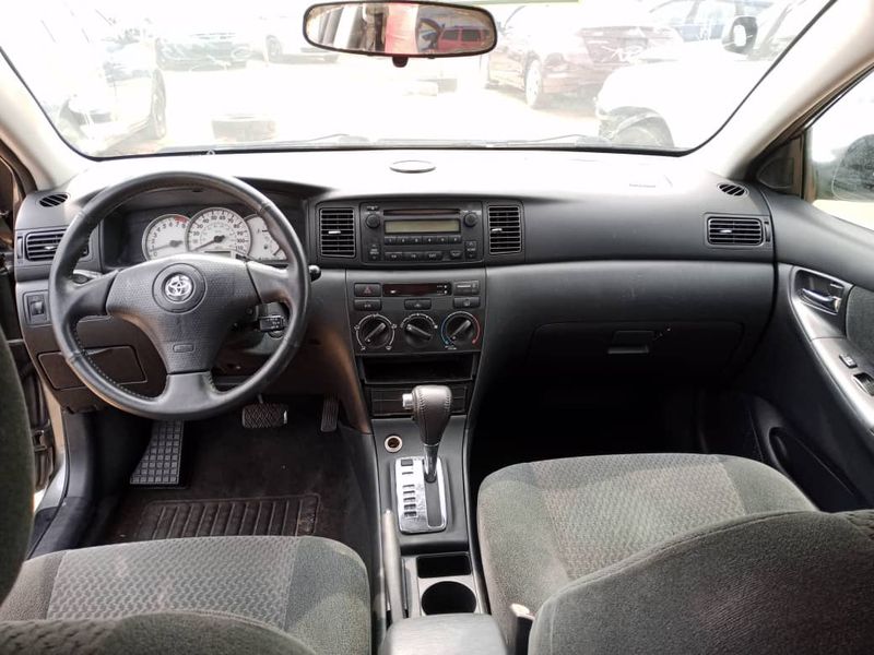 Toyota Corolla • 2006 • 175,000 km 4
