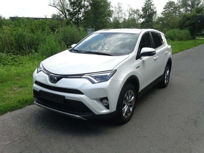 Toyota RAV4 • 2017 • 117,500 km 2