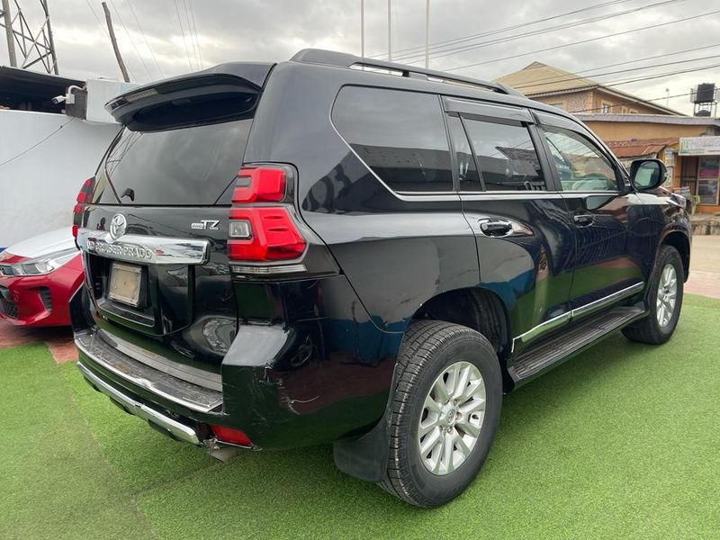 Toyota Land Cruiser • 2012 • 21 km 3