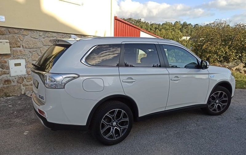 Mitsubishi Outlander • 2015 • 194,000 km 3