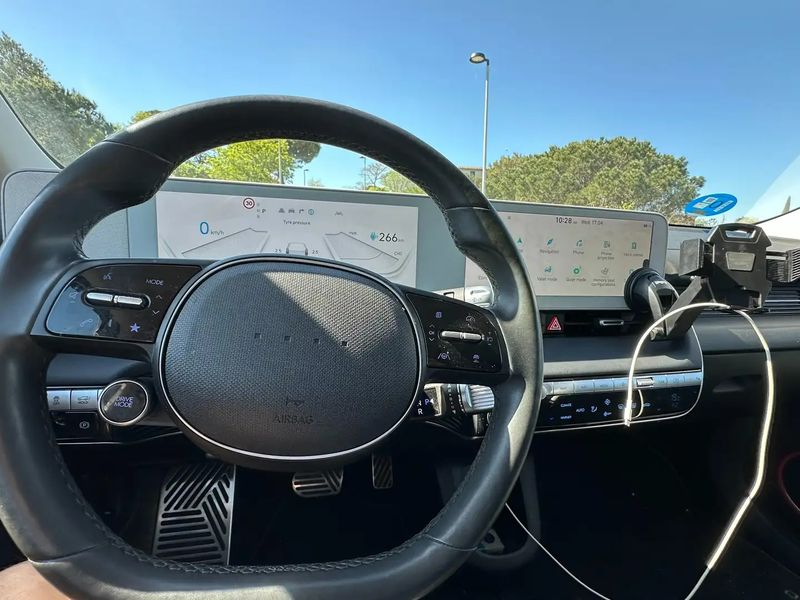 Hyundai Ioniq Electric • 2022 • 42,200 km 3