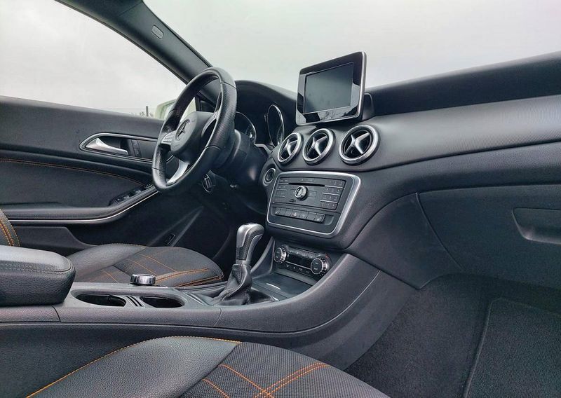 Mercedes-Benz 230 - 300 CE Coupé • 2015 • 130,000 km 4