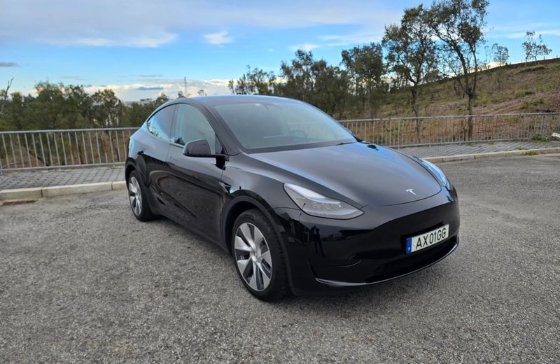Tesla Model Y • 2023 • 83,000 km 2