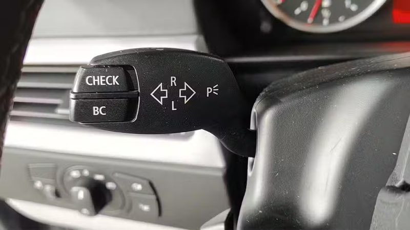 BMW M5 • 2005 • 128,313 km 12