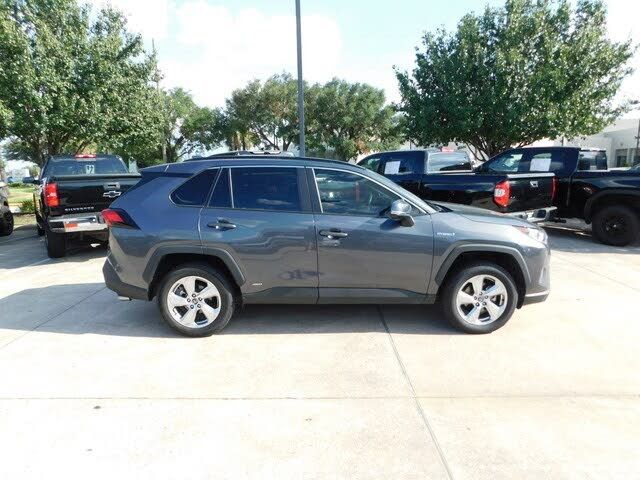 Toyota RAV4 Hybrid • 2021 • 29,100 km 2