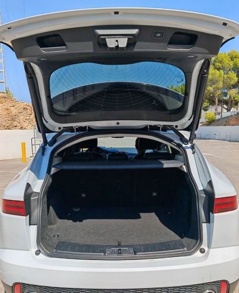 Jaguar E-PACE • 2018 • 96,500 km 17