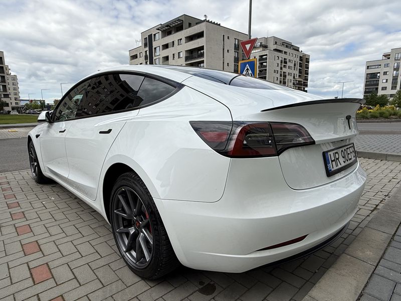 Tesla Model 3 • 2023 • 40,000 km 11