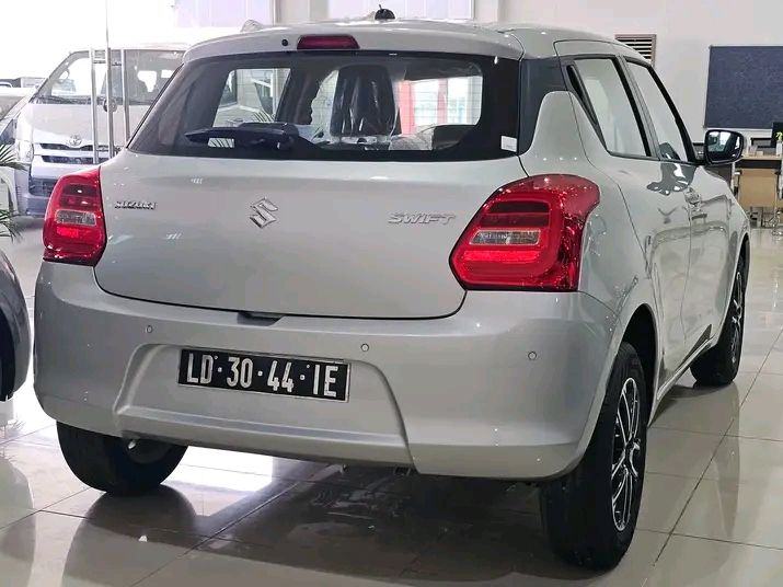 Suzuki Swift • 2023 • 44 km 4