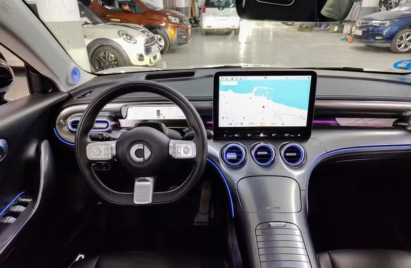 Smart EQ fortwo • 2024 • 13,535 km 5