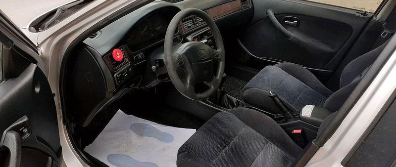 Honda Civic • 1999 • 200,000 km 4