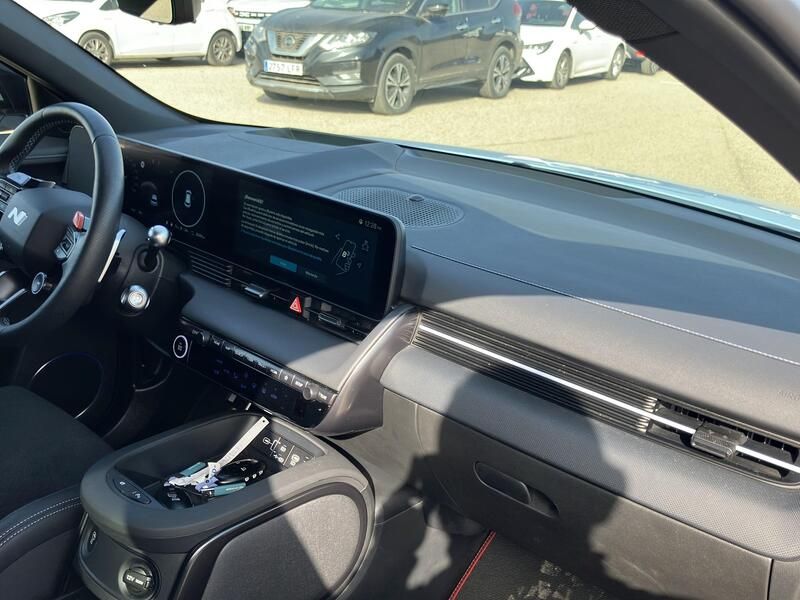 Hyundai Ioniq Electric • 2024 • 20,256 km 24