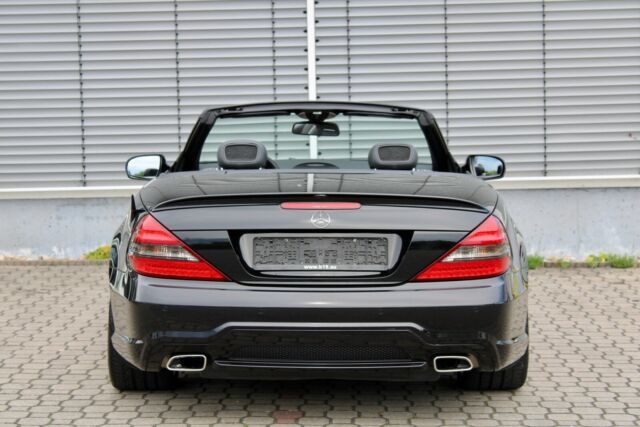 Mercedes-Benz SL • 2008 • 121,223 km 6