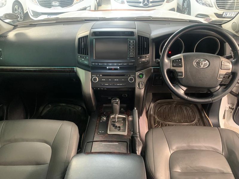 Toyota Land Cruiser • 2010 • 123,525 km 5